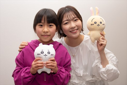 「ちいかわ」声優の青木遥と小澤亜李