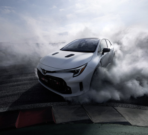 トヨタが発表した新型スポーツカー「GRカローラ」