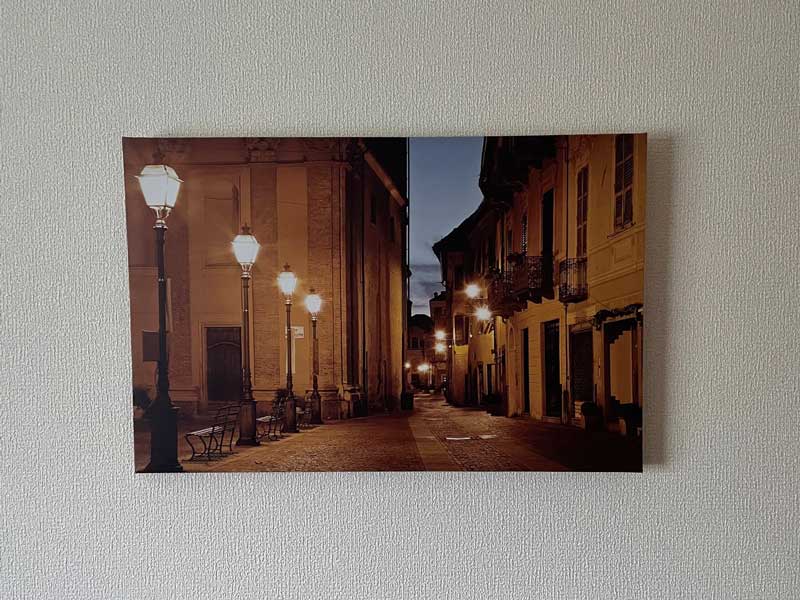 「なにこれ欲しい」「これはお値段以上ですわ」　ニトリの光るLEDキャンバスポスターがオシャレでかっこいいと話題に