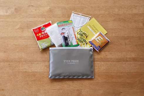 持ち歩きできる外出用の防災セット　簡易トイレなどが入った「災害常備ポーチ」をキングジムが発売