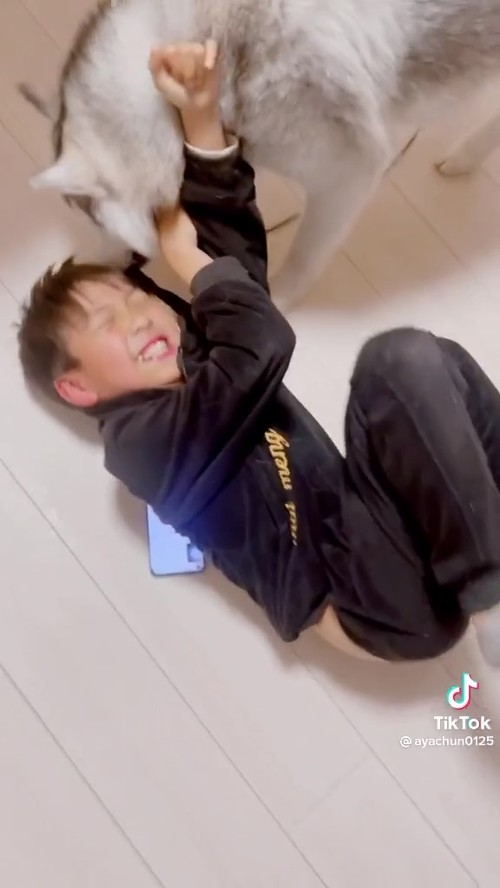 大爆笑する息子さん