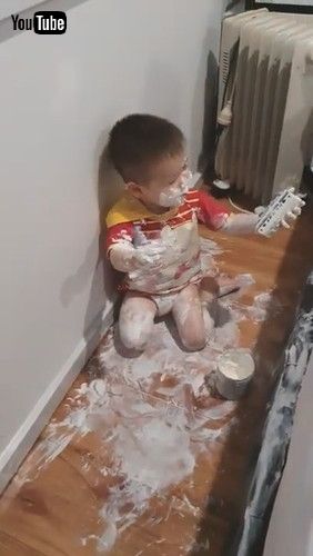 「Toddler Covers Himself in Sudocrem - 1306934」