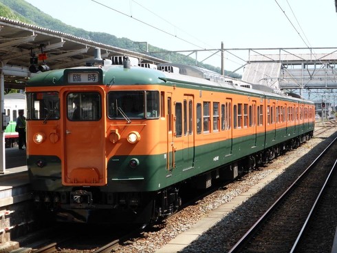 しなの鉄道の115系湘南色