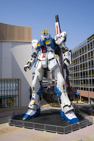 ららぽーと福岡の“ν（ニュー）ガンダム立像”、いよいよ4月25日