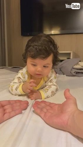 「Baby Can't Decide Between Mom or Dad's Hand || ViralHog」