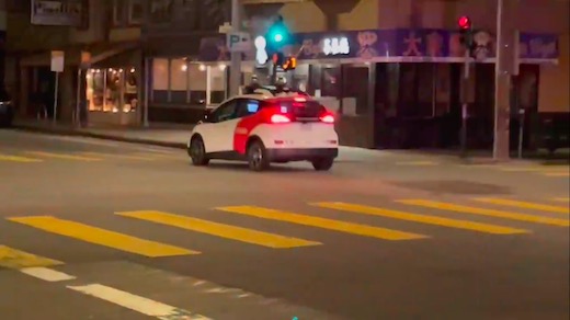 警察 自動運転 検挙 無灯火 クルマ