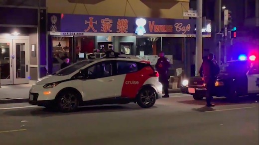 警察 自動運転 検挙 無灯火 クルマ