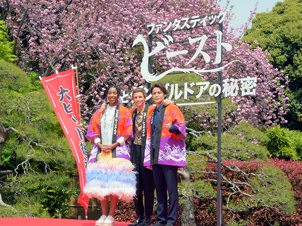 ジェシカ・ウィリアムズ、エディ・レッドメイン、宮野真守