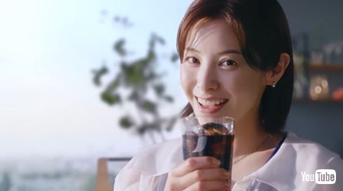 「ネスカフェ エクセラ」新CMに出演する松浦亜弥