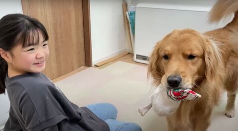 笑顔の姉と呆然クッキーくん