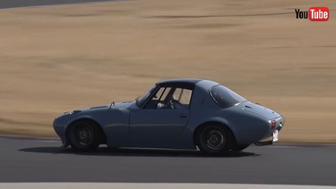 快調にサーキットを飛ばすヨタハチ