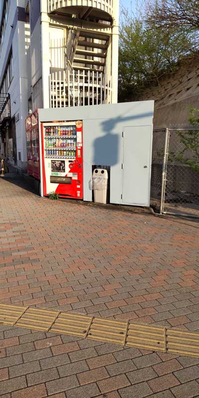 ごみばこ 出たり 困ったり 悩んだり 写真 かわいい