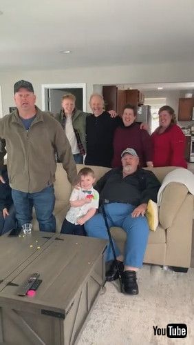 「Surprising Family With Pregnancy Announcement || ViralHog」