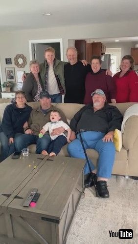 「Surprising Family With Pregnancy Announcement || ViralHog」