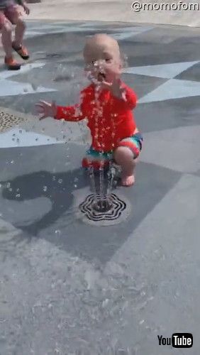 「Baby's a Big Fan of Water || ViralHog」