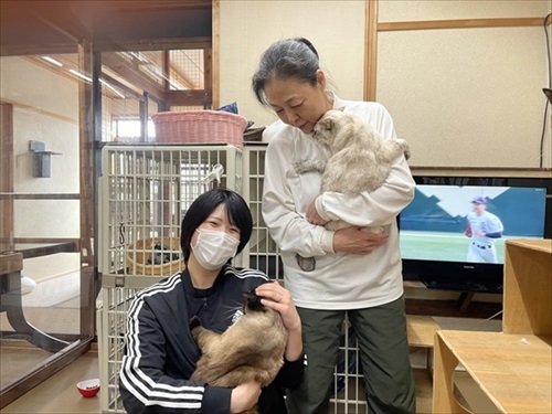 新玉旅館の女将と支援者