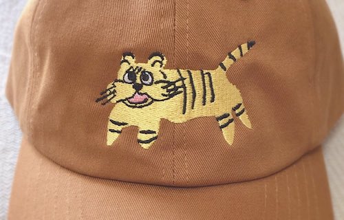 トラの刺しゅうアップ