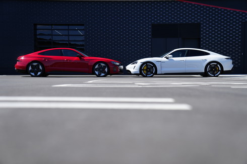 日本でEVの急速充電器・施設を相互利用できるようにするアウディとポルシェ