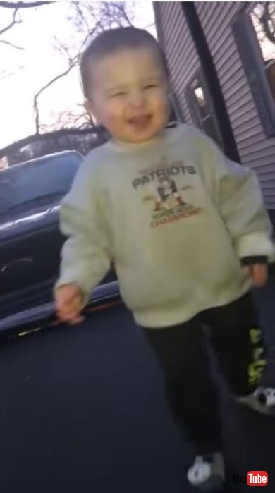 チーズを言う男の子