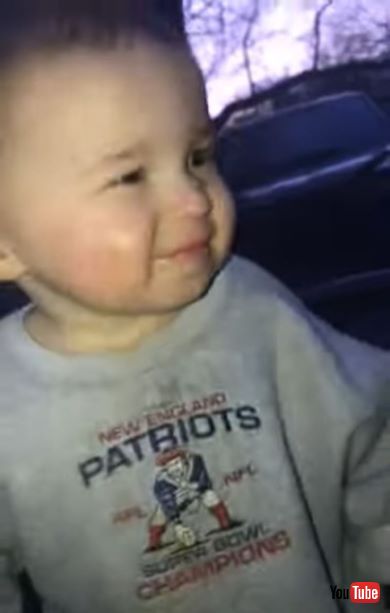 チーズを言う男の子