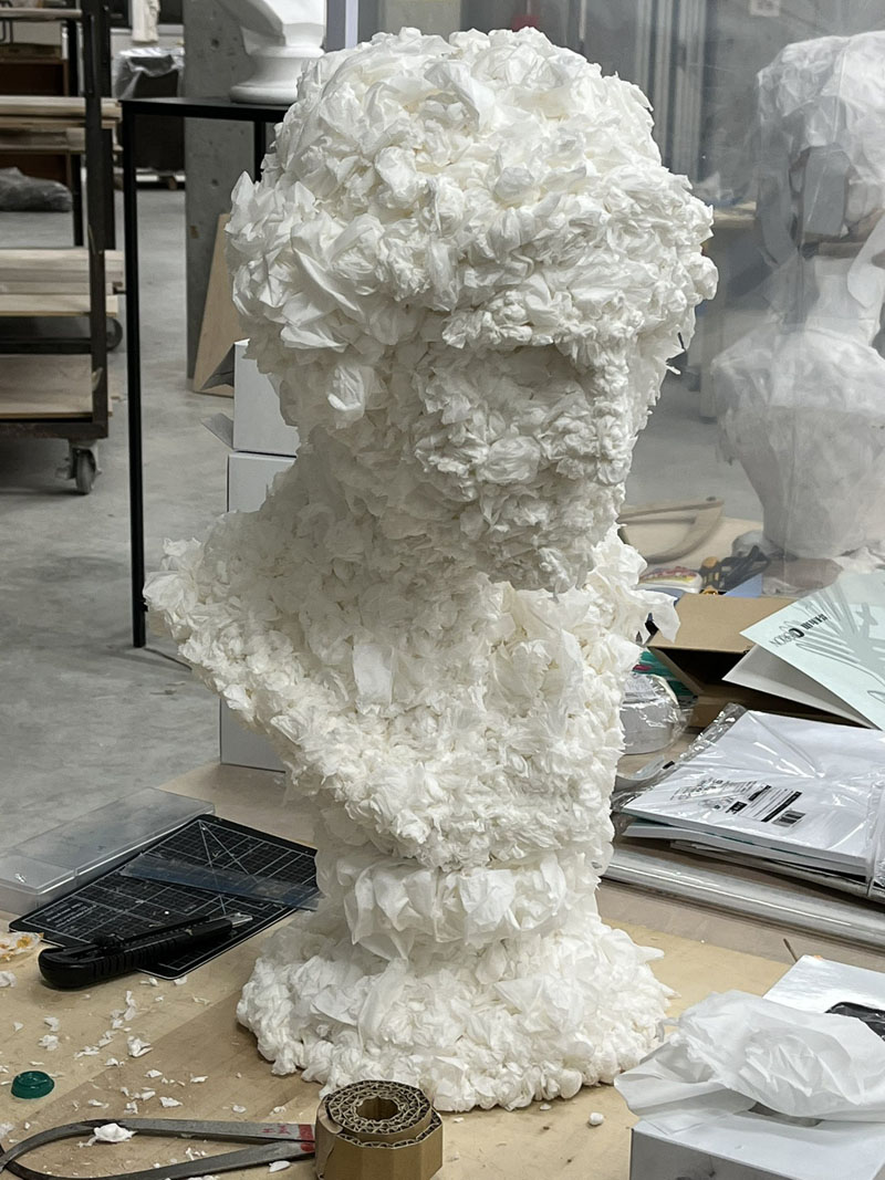 「ティッシュで石膏像作ってるの俺だけ」　「鼻セレブ」4箱分のティッシュで作った“ビーナスの胸像”がフワフワで華やか！