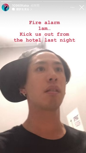 火災報知器の誤作動で避難するONEOKROCKのTaka