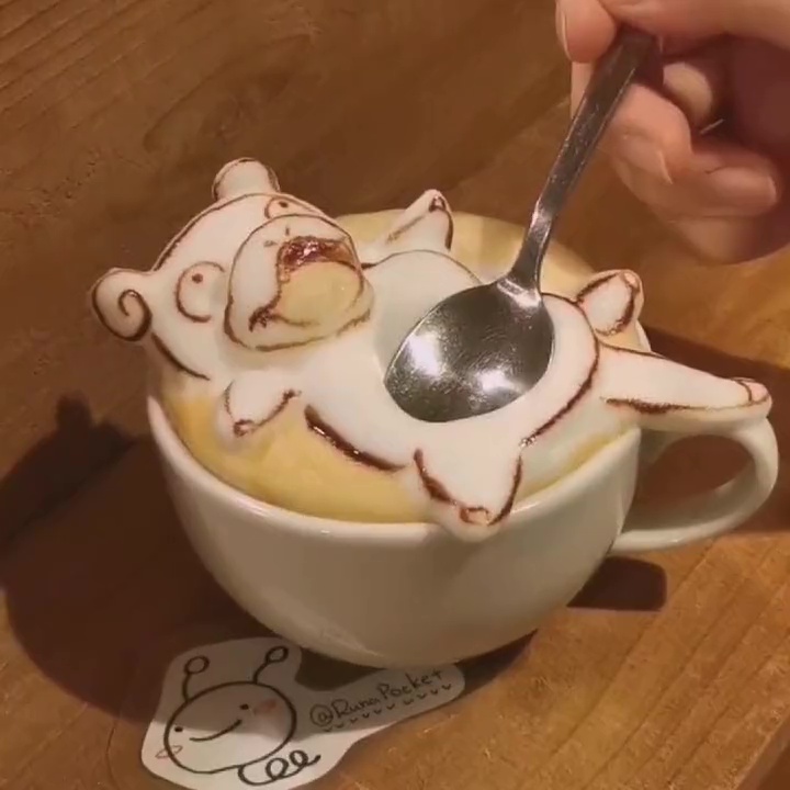 ヤドンのおなかをスプーンでボヨンボヨン　ポケモンの3Dラテアートが見入ってしまう豊満さ