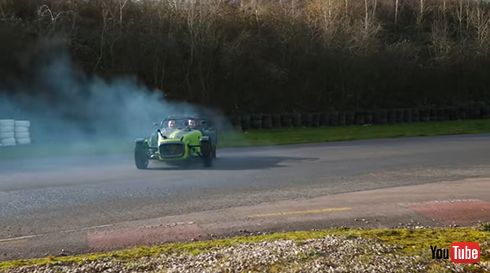 エアレスタイヤでドリフト