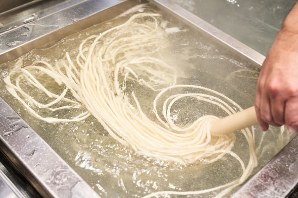 【PR】 丸亀製麺 トマたまカレーうどん ／　期間限定 復活 チーズ TOKIO 松岡昌宏