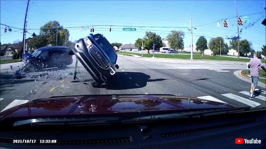 アメリカ 交通事故 ドラレコ