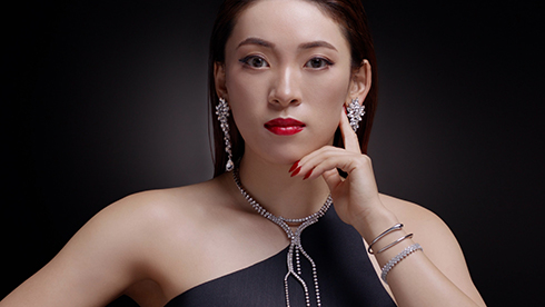 アジアンビューティー然とした姿になったフワちゃん