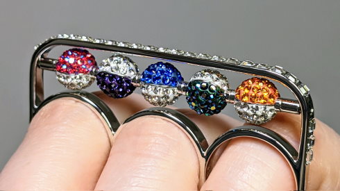 スワロフスキーのメリケンサック