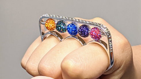 スワロフスキーのメリケンサック