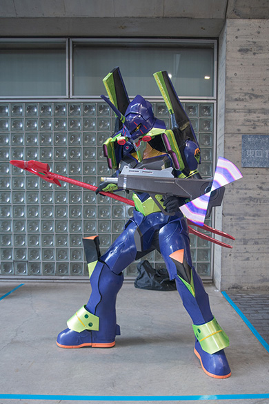 エモく発光していたエヴァンゲリオン初号機