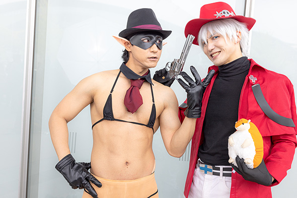 『吸血鬼すぐ死ぬ』ロナルドと吸血鬼マイクロビキニ