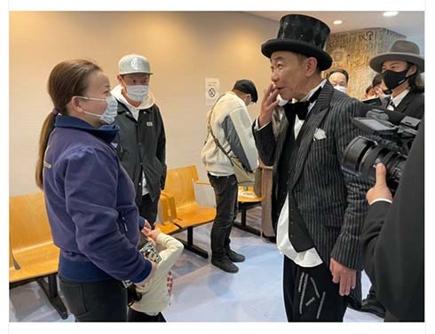 華原朋美と2歳息子が木梨憲武の舞台鑑賞