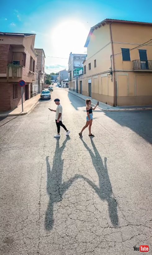 影と実像を違う姿で撮影できるアイデア　簡単にカッコイイ写真が撮れそうで試したくなる