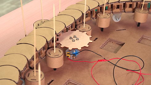 ダンボールで作った回転寿司がすごい　2段式で個別注文までしっかり再現