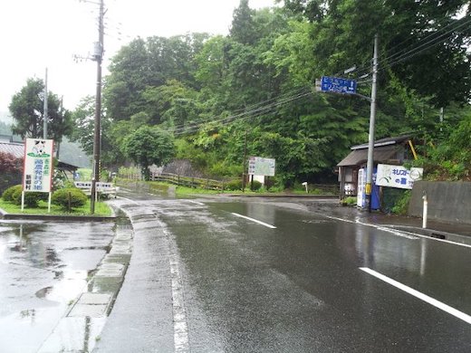 道路 看板 ピラミッド キリストの墓 新郷村