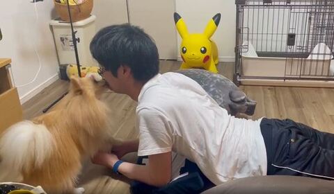 お手てを添えてぺろぺろ