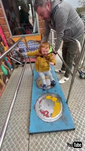 「Toddler Has Trouble in Funhouse || ViralHog」