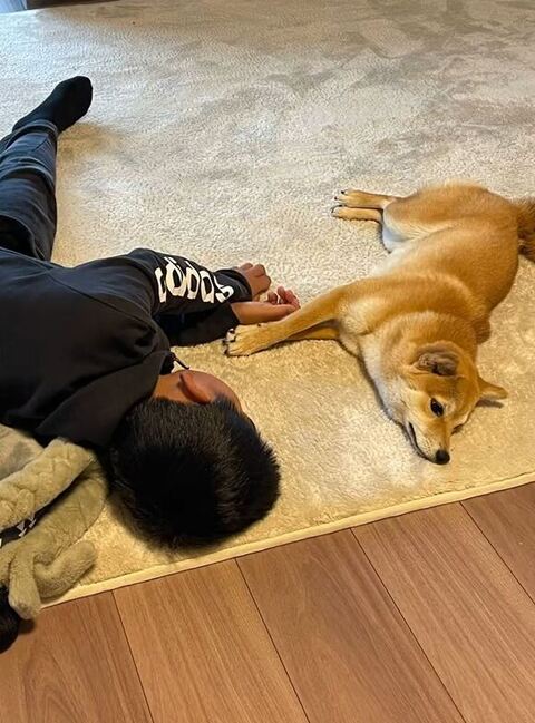 寝そうなふたり