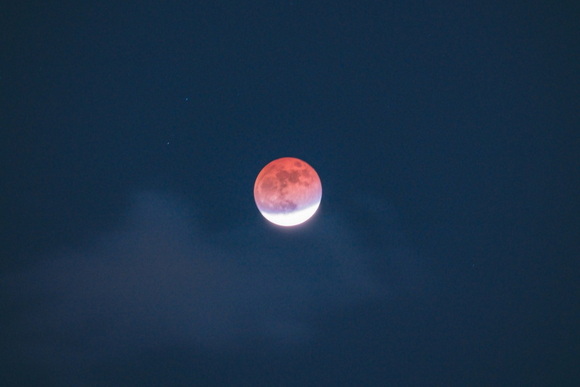 ポケモンボールのような月食