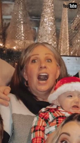 家族のびっくりした表情