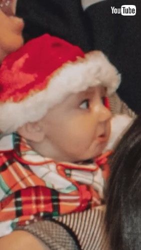 赤ちゃんの驚いた表情