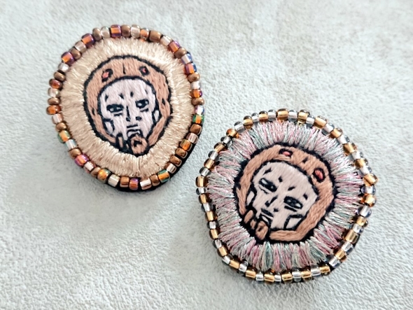 二階堂浩平のブローチの画像