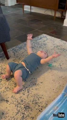 「Silly Baby Dances Upside-Down || ViralHog」