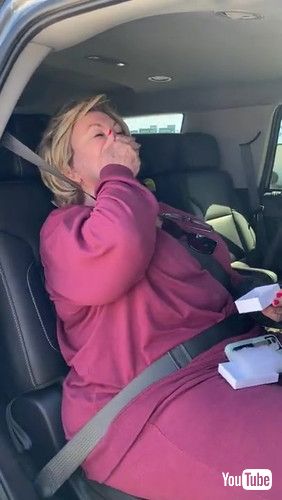 「Lost Bracelet Returned After Being Sold by Mistake || ViralHog」