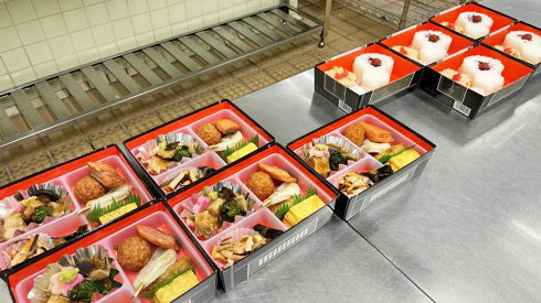 金沢駅の駅弁 特撰日本海かにめしと能登牛しぐれ丼