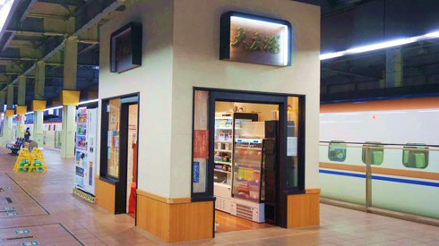 金沢駅の駅弁 特撰日本海かにめしと能登牛しぐれ丼